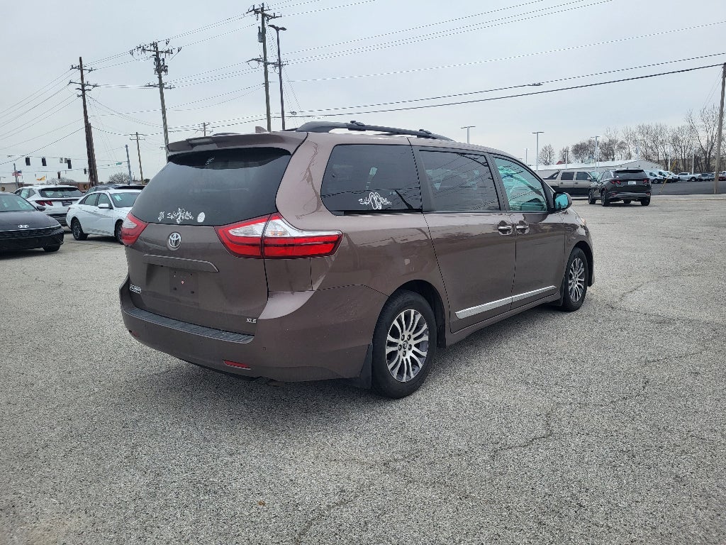 2018 Toyota Sienna XLE