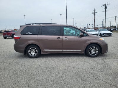2018 Toyota Sienna XLE