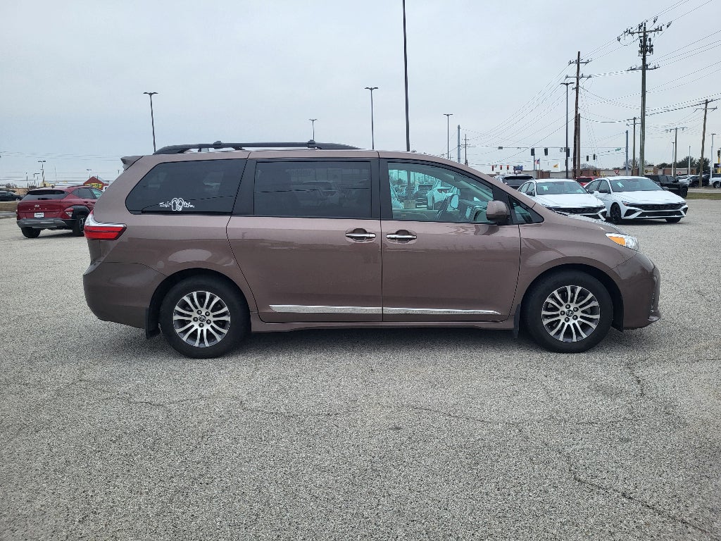 2018 Toyota Sienna XLE