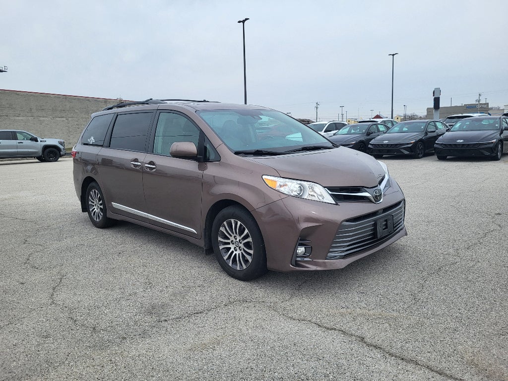 2018 Toyota Sienna XLE