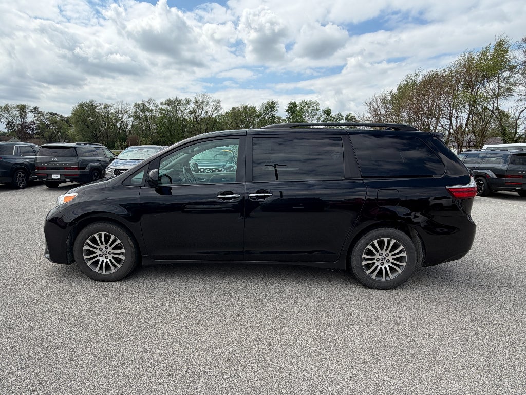 2020 Toyota Sienna XLE