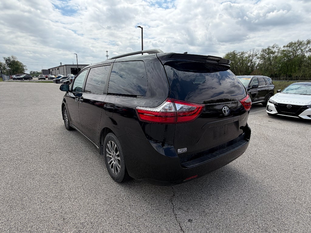 2020 Toyota Sienna XLE