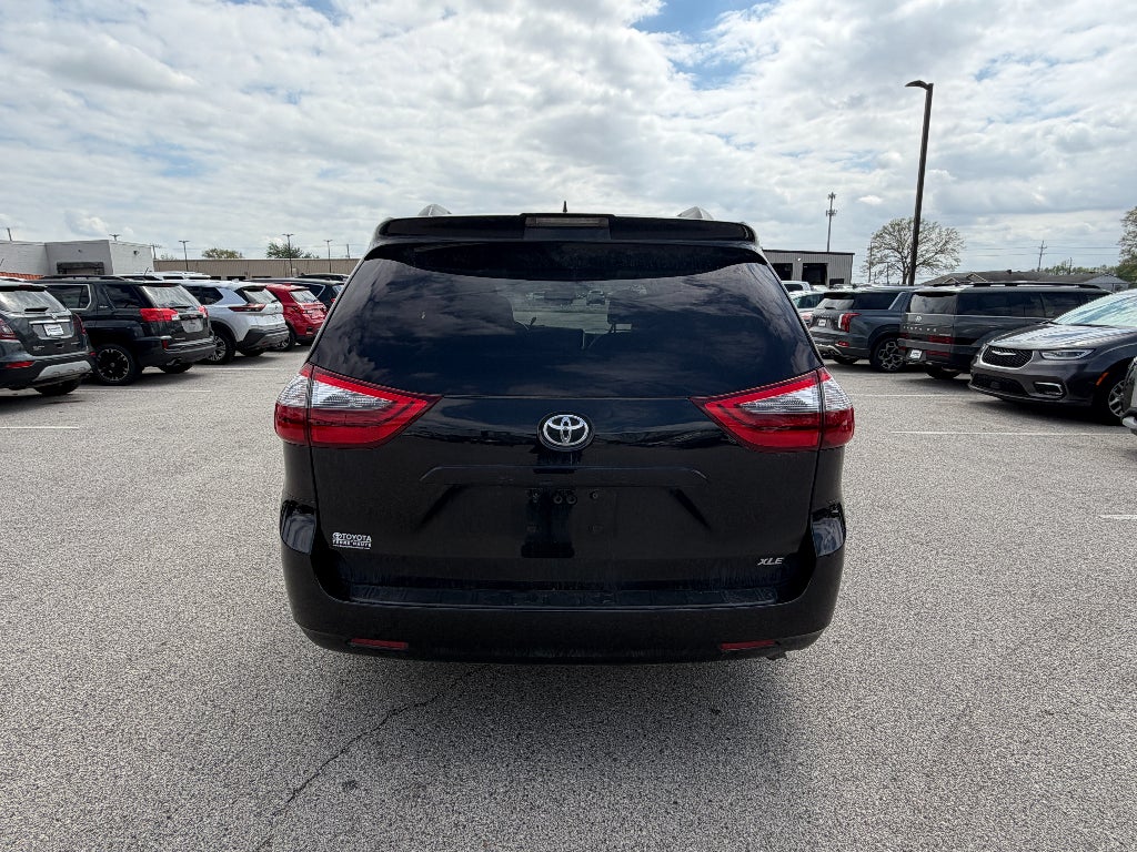 2020 Toyota Sienna XLE