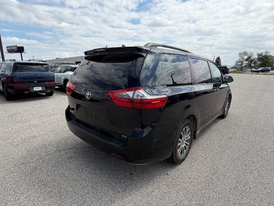 2020 Toyota Sienna XLE