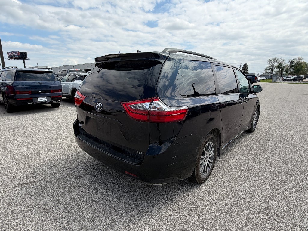 2020 Toyota Sienna XLE