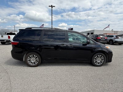 2020 Toyota Sienna XLE