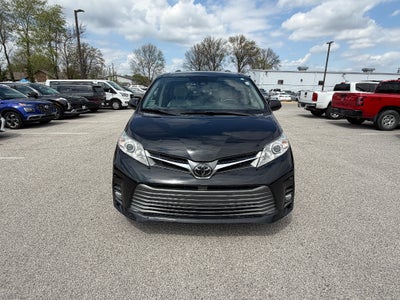 2020 Toyota Sienna XLE