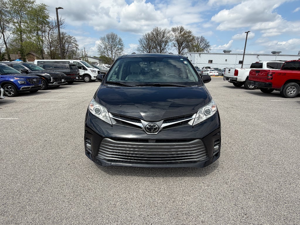 2020 Toyota Sienna XLE