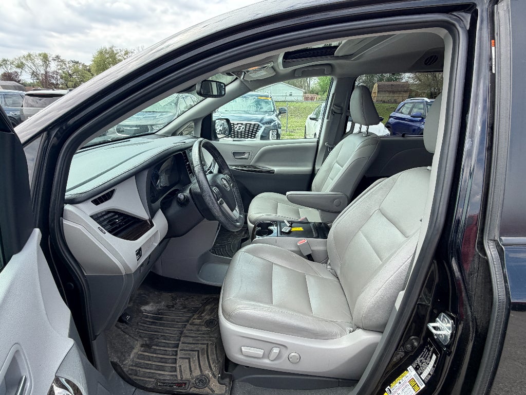 2020 Toyota Sienna XLE
