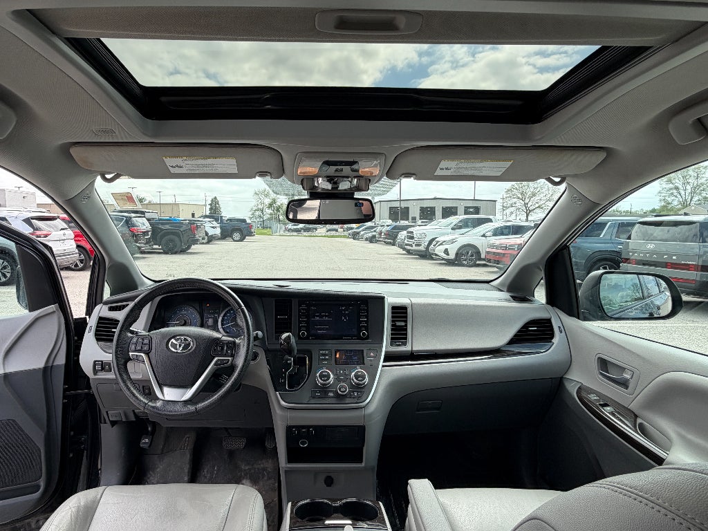 2020 Toyota Sienna XLE