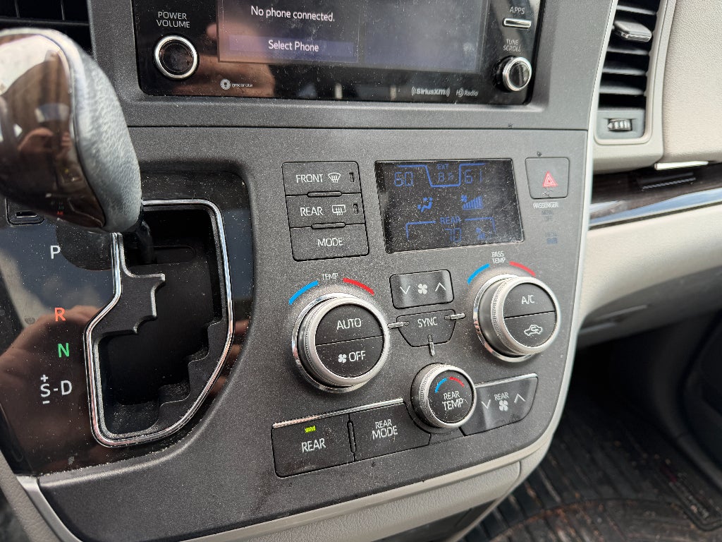 2020 Toyota Sienna XLE