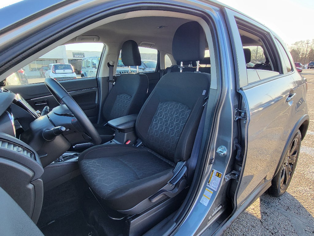 2025 Mitsubishi Outlander Sport LE