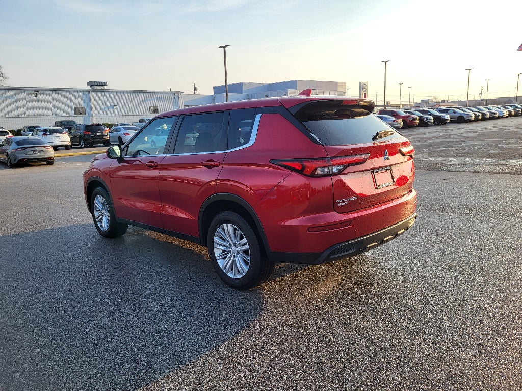 2024 Mitsubishi Outlander ES
