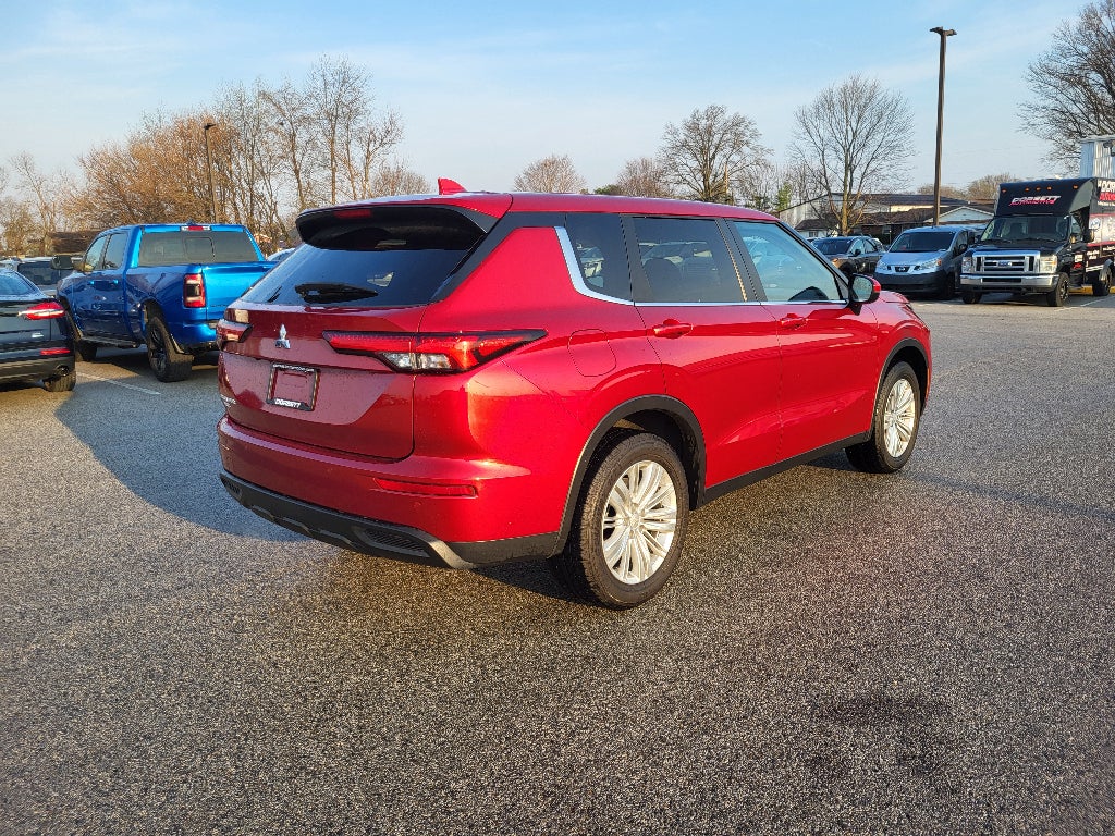 2024 Mitsubishi Outlander ES