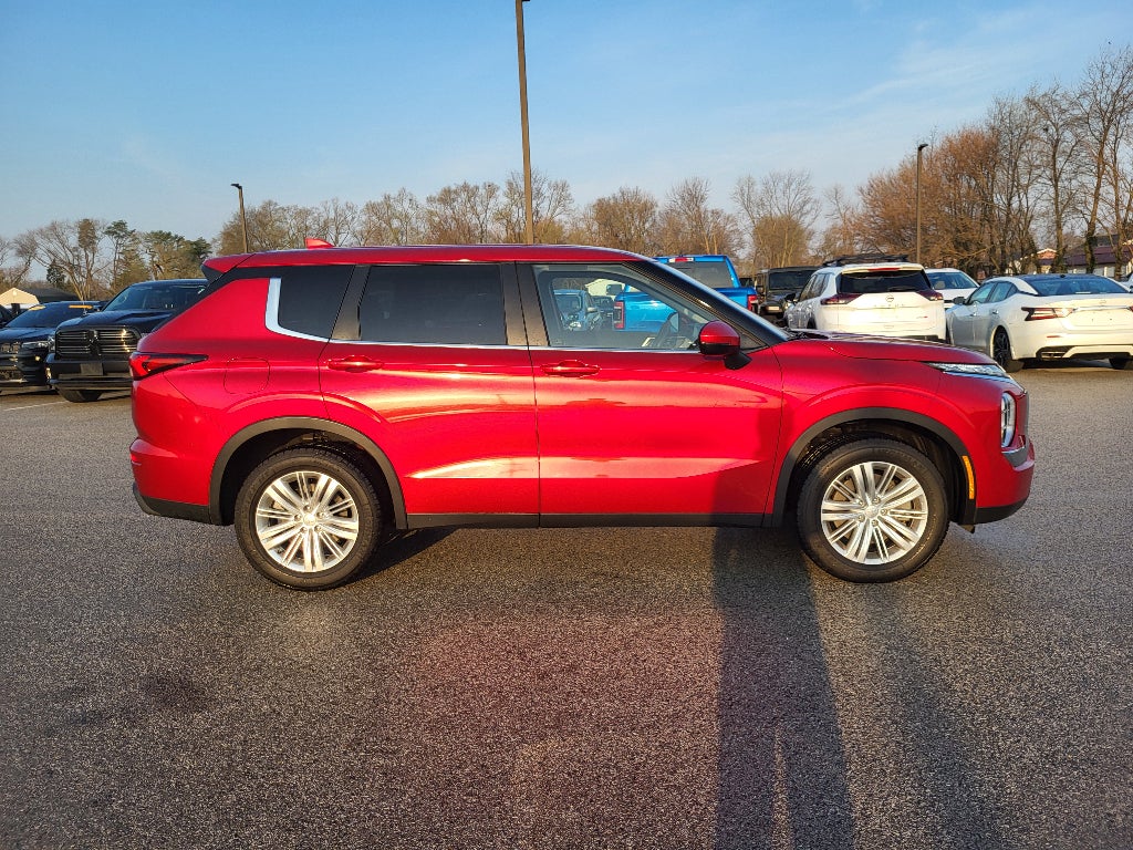 2024 Mitsubishi Outlander ES