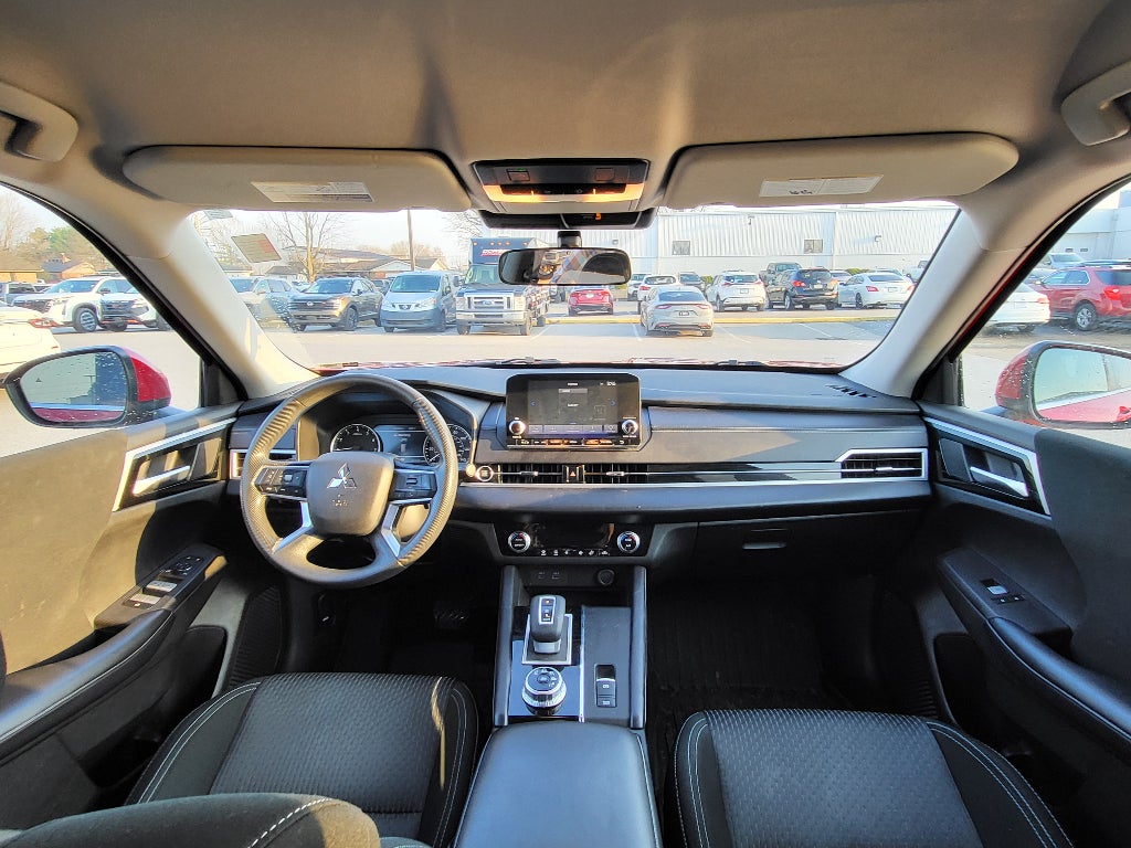 2024 Mitsubishi Outlander ES