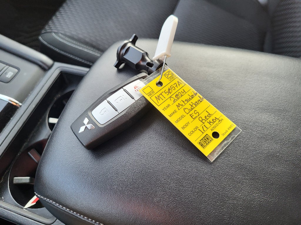 2024 Mitsubishi Outlander ES