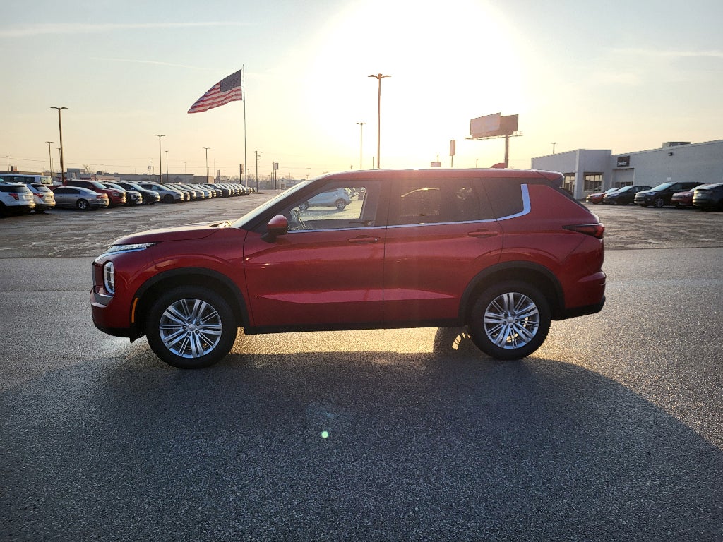 2024 Mitsubishi Outlander ES