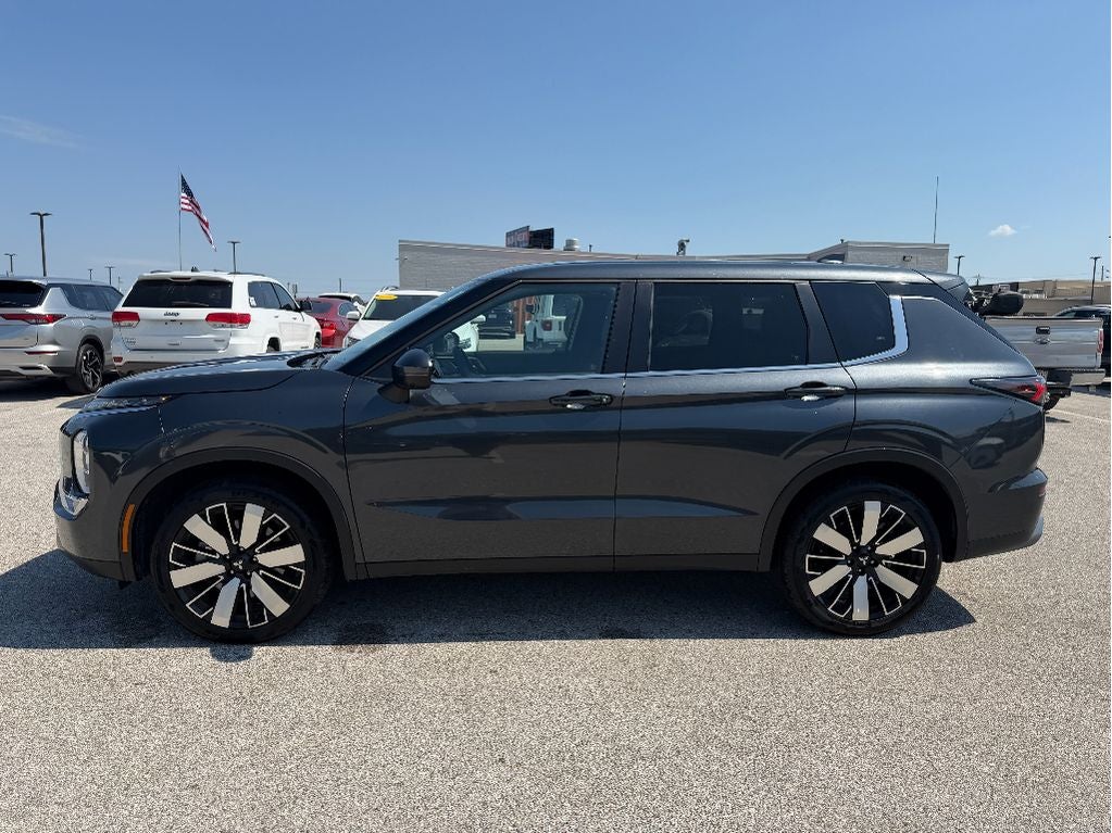 2025 Mitsubishi Outlander SE