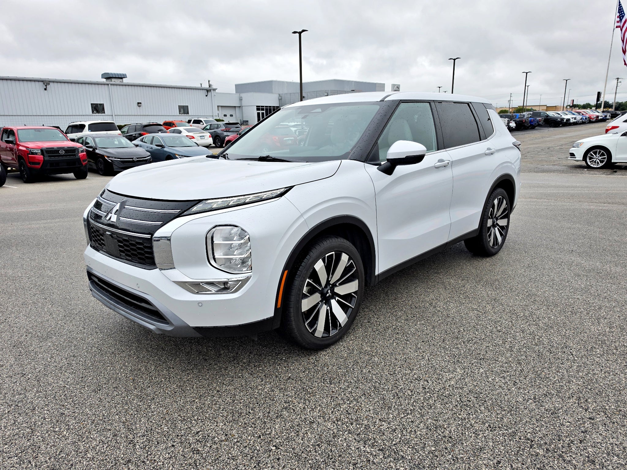 2025 Mitsubishi Outlander SE