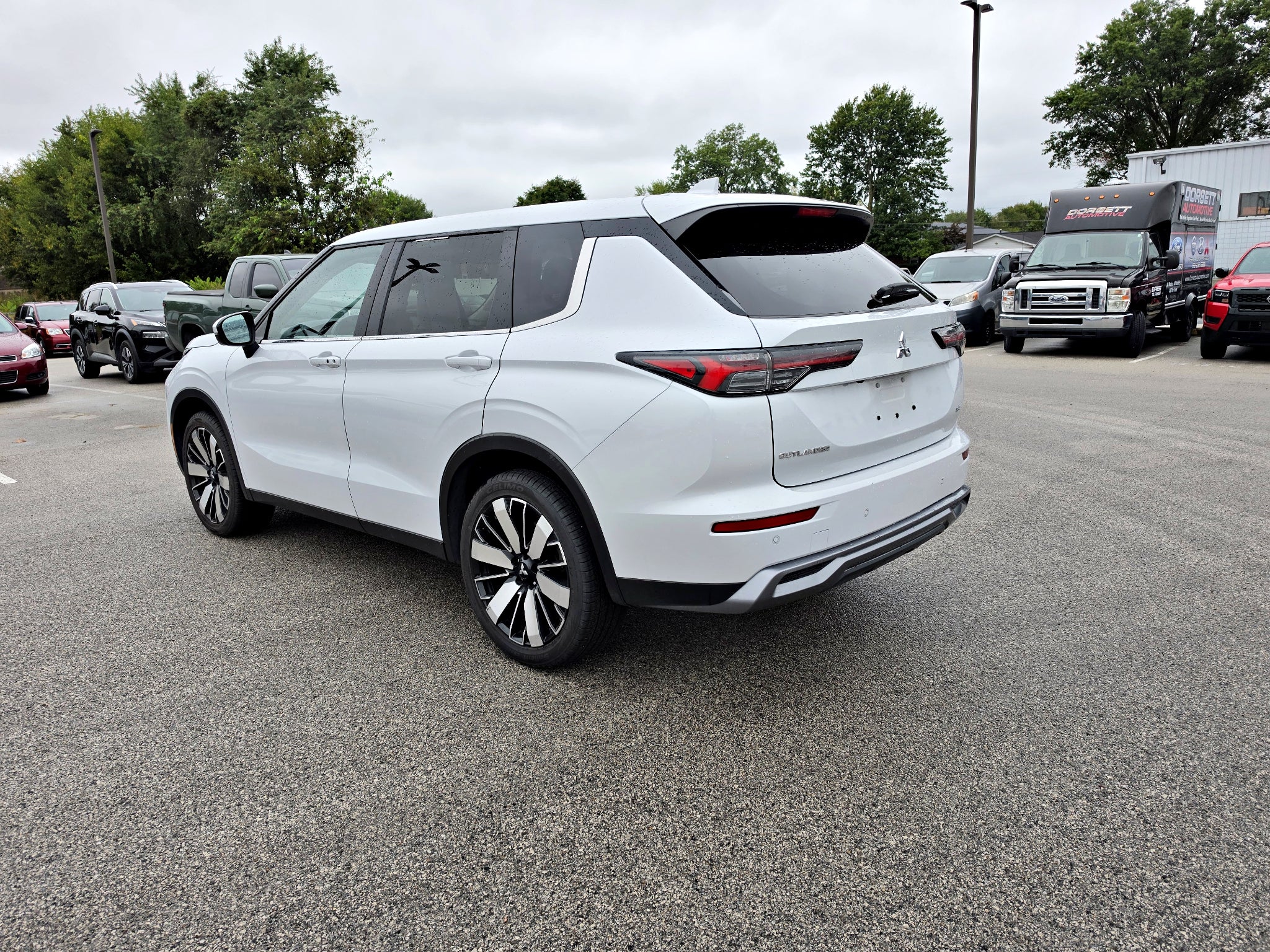 2025 Mitsubishi Outlander SE