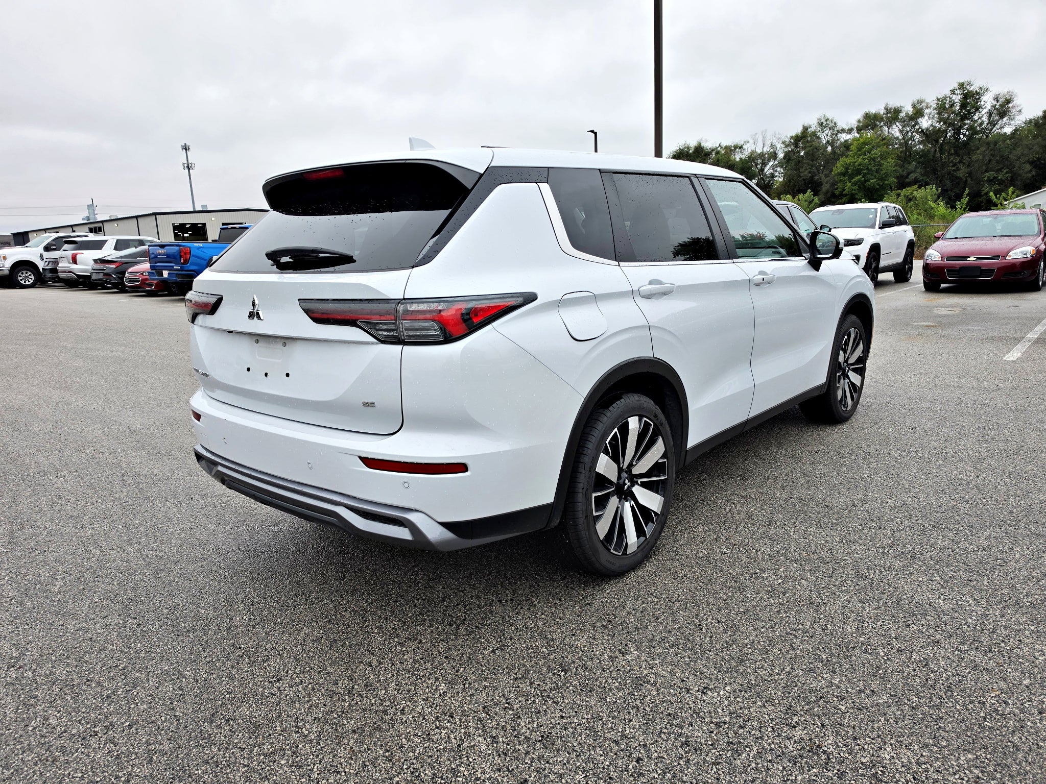 2025 Mitsubishi Outlander SE