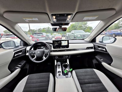 2025 Mitsubishi Outlander SE