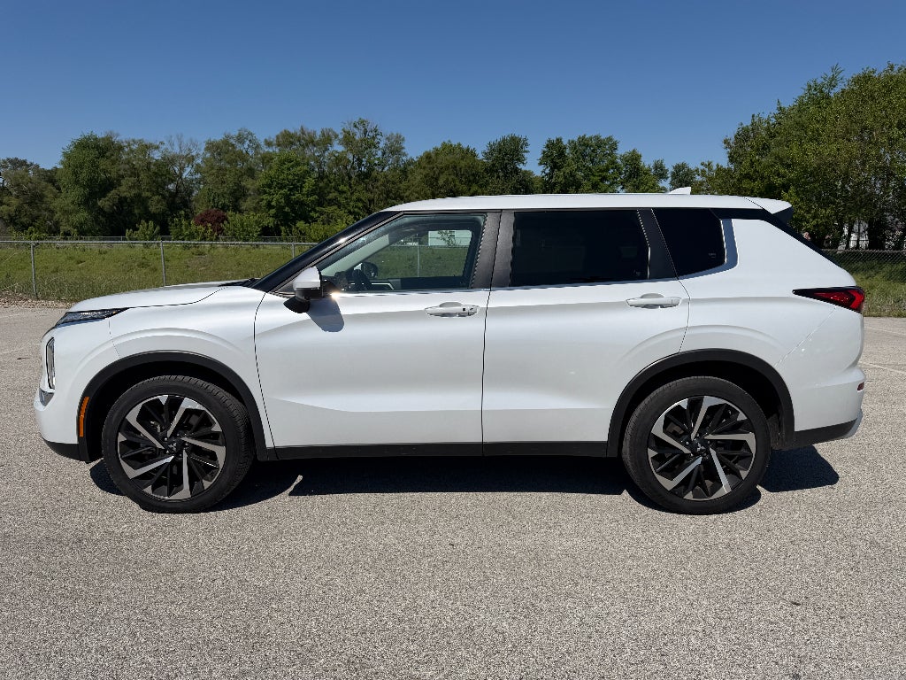 2024 Mitsubishi Outlander SE
