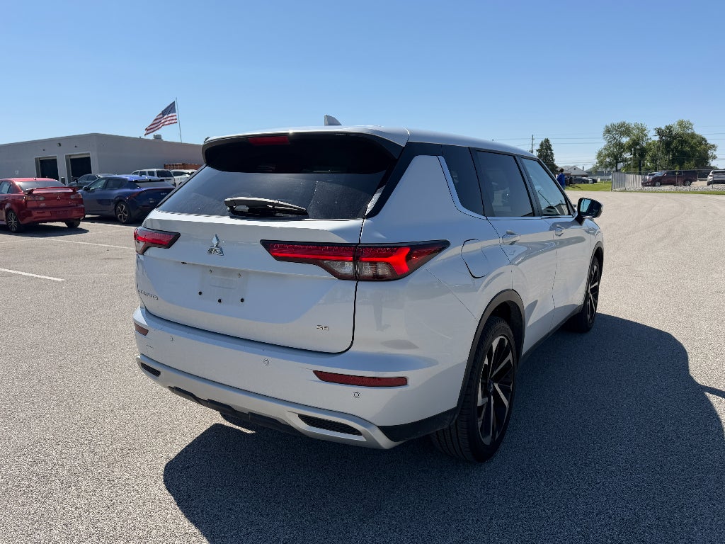 2024 Mitsubishi Outlander SE