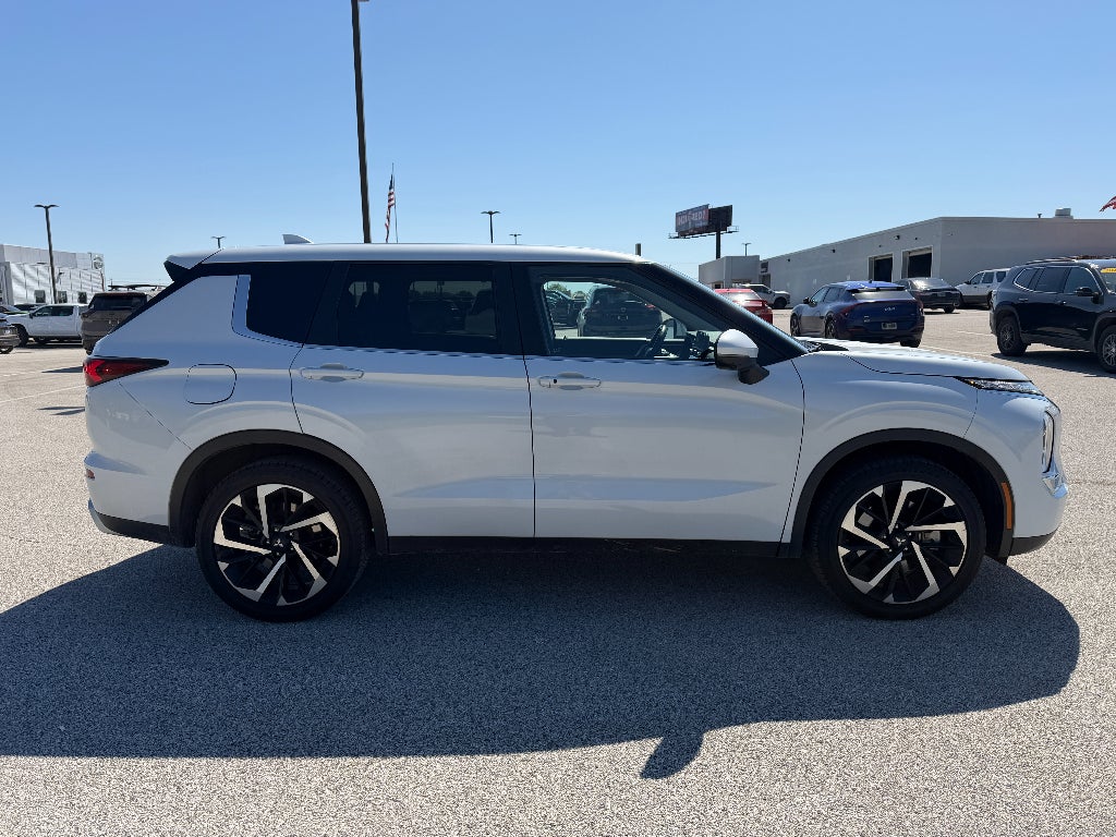 2024 Mitsubishi Outlander SE