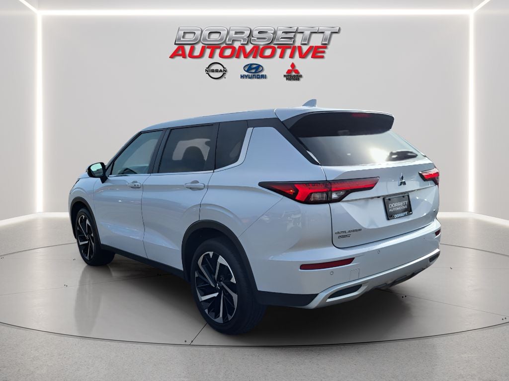 2024 Mitsubishi Outlander SE
