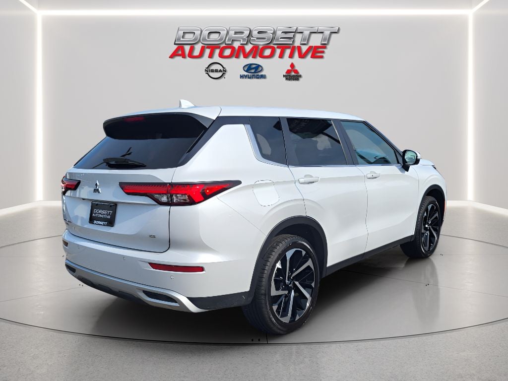 2024 Mitsubishi Outlander SE