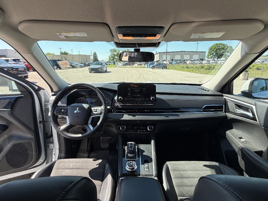 2024 Mitsubishi Outlander SE