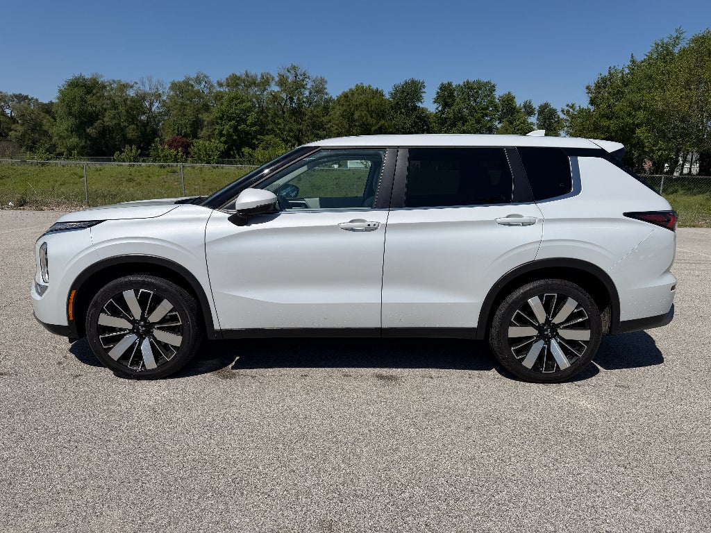 2025 Mitsubishi Outlander SE