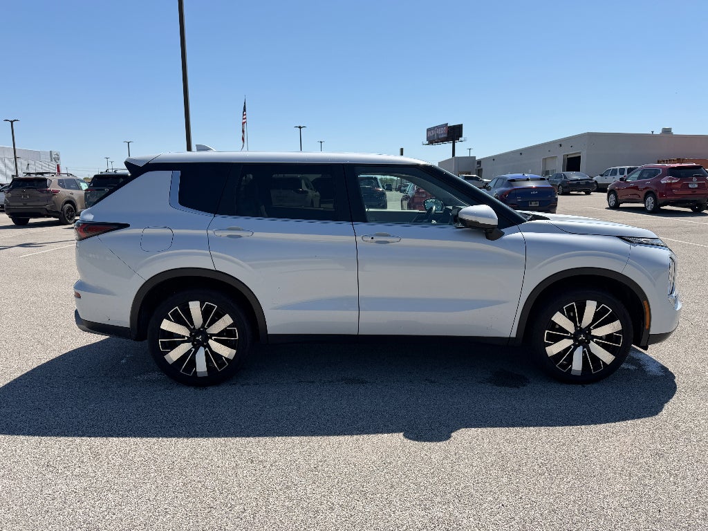 2025 Mitsubishi Outlander SE