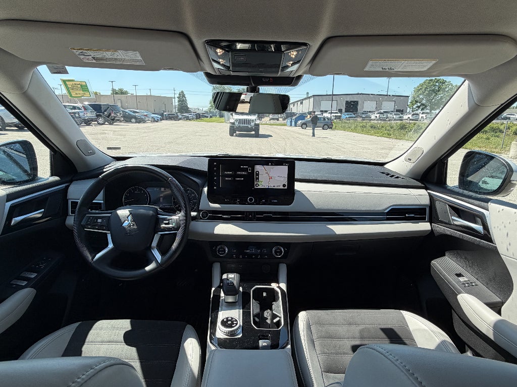 2025 Mitsubishi Outlander SE