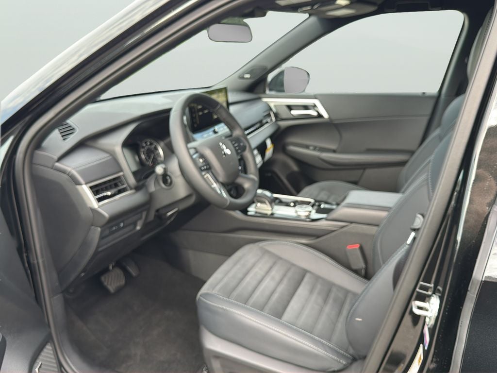 2026 Mitsubishi Outlander LE
