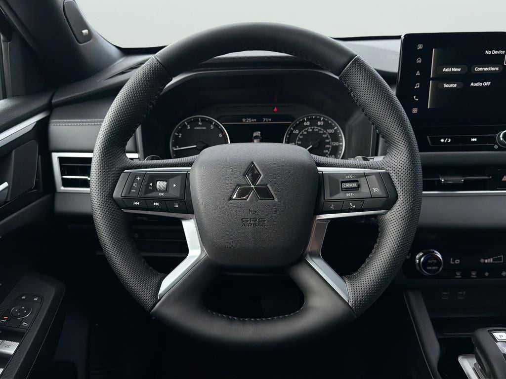 2026 Mitsubishi Outlander LE