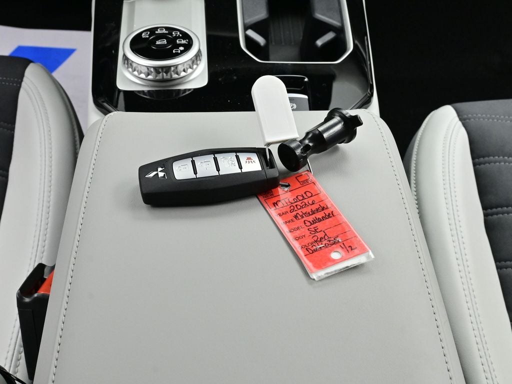 2026 Mitsubishi Outlander SE