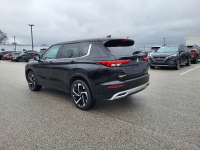 2023 Mitsubishi Outlander SE