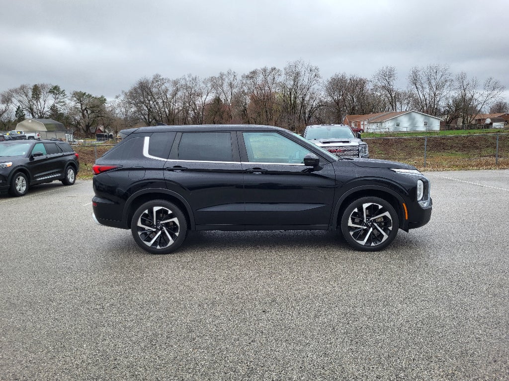 2023 Mitsubishi Outlander SE