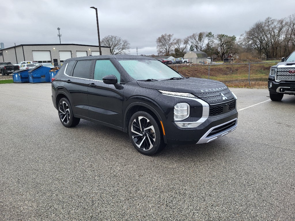 2023 Mitsubishi Outlander SE