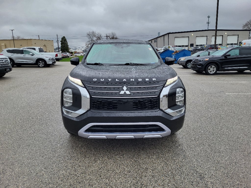 2023 Mitsubishi Outlander SE