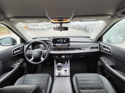 2023 Mitsubishi Outlander SE