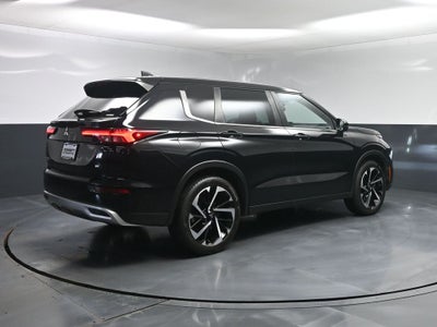 2023 Mitsubishi Outlander SE
