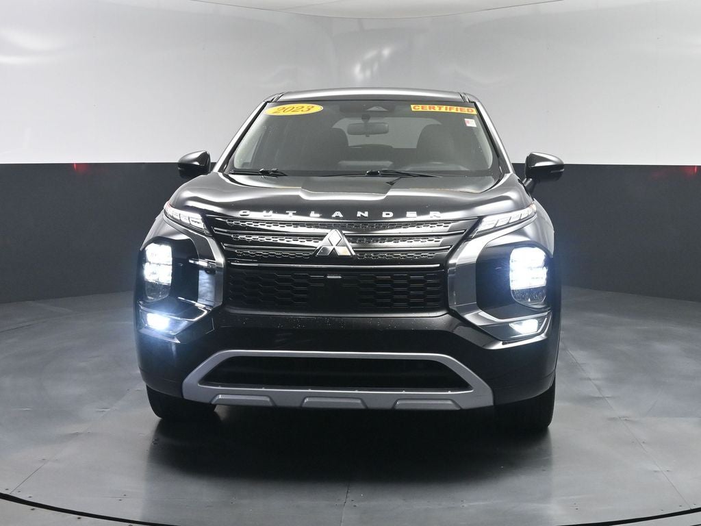 2023 Mitsubishi Outlander SE