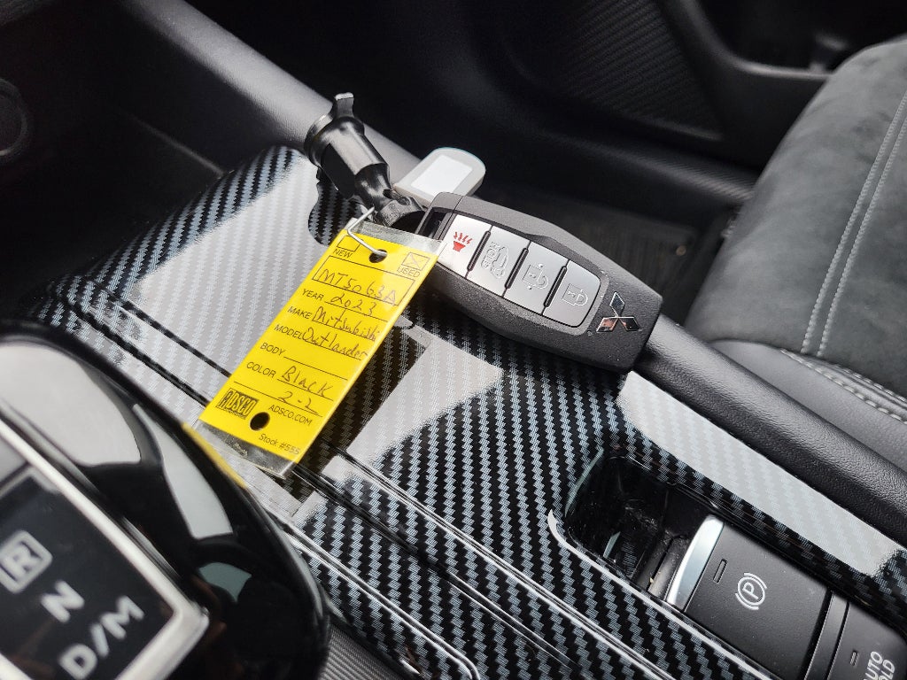 2023 Mitsubishi Outlander SE