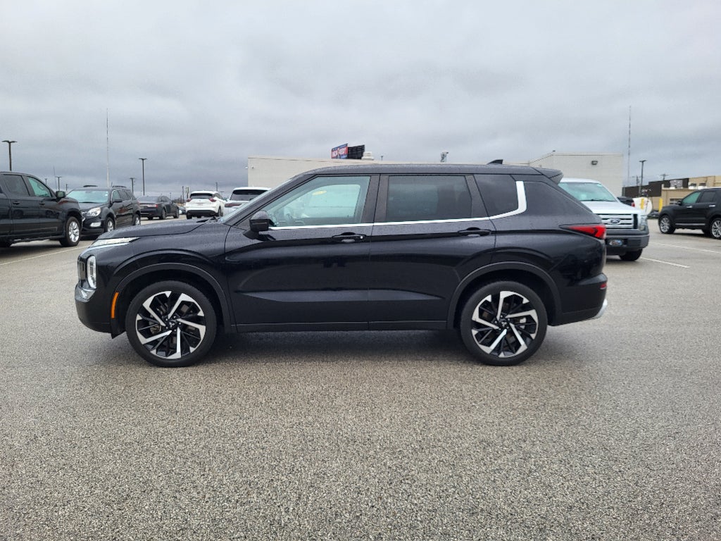 2023 Mitsubishi Outlander SE