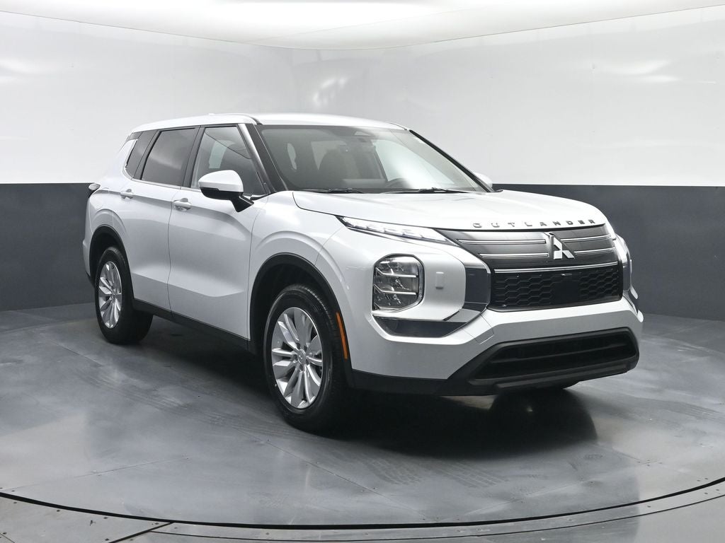 2026 Mitsubishi Outlander ES