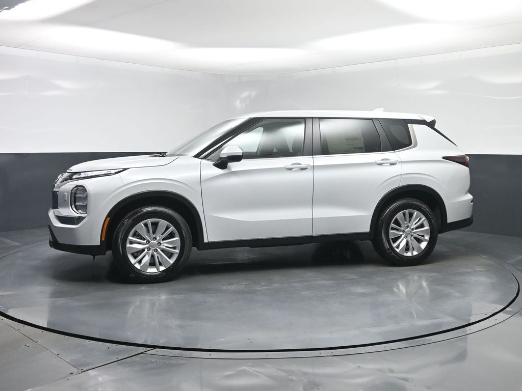 2026 Mitsubishi Outlander ES